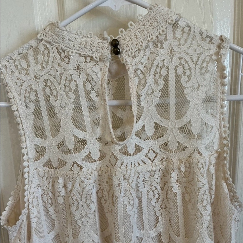 Lace Sleeveless Top Womens Small Off White Cream Lined Button Back  Xhilharation - Picture 2 of 5